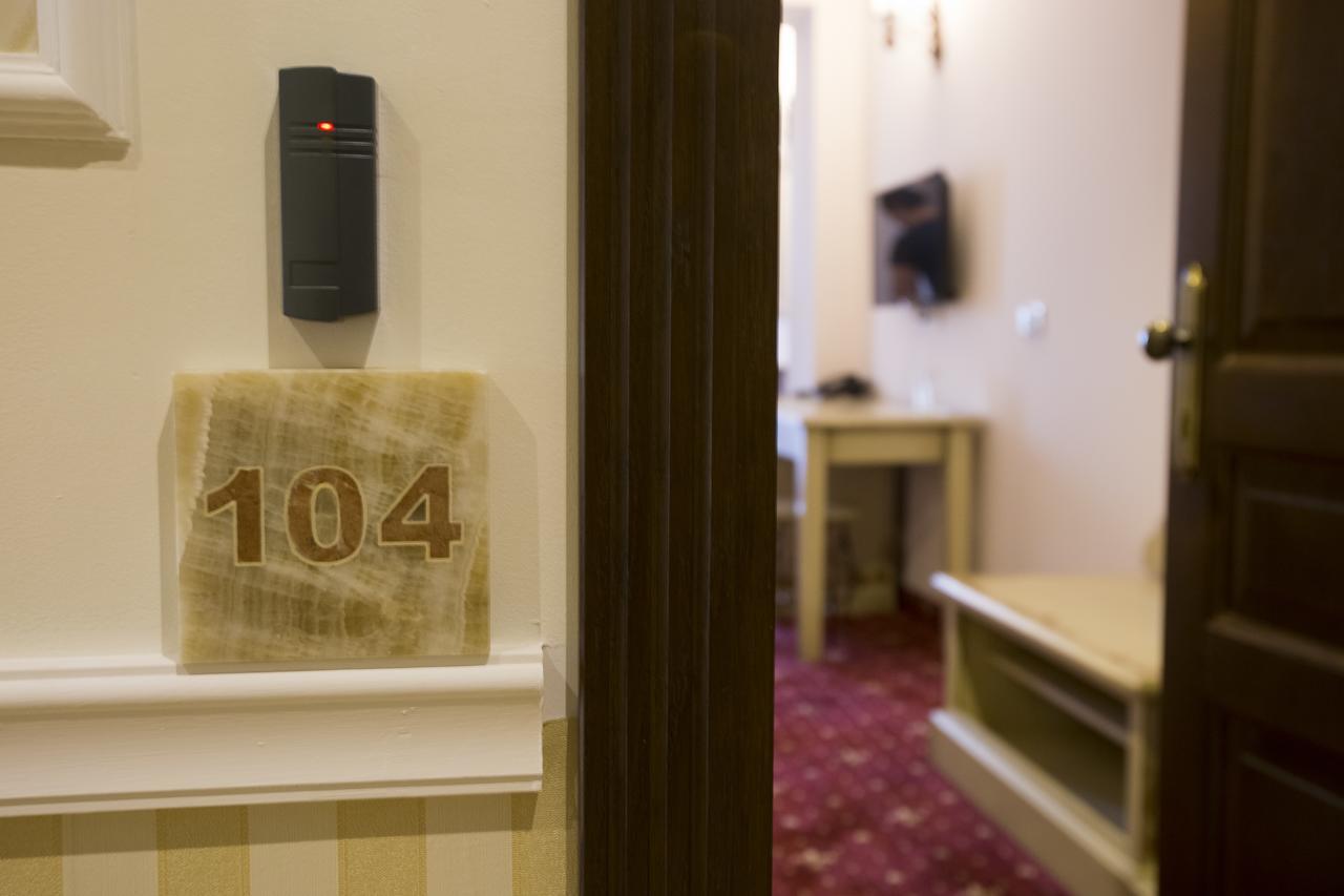 Hotel Aviator Boutique Otopeni Kültér fotó
