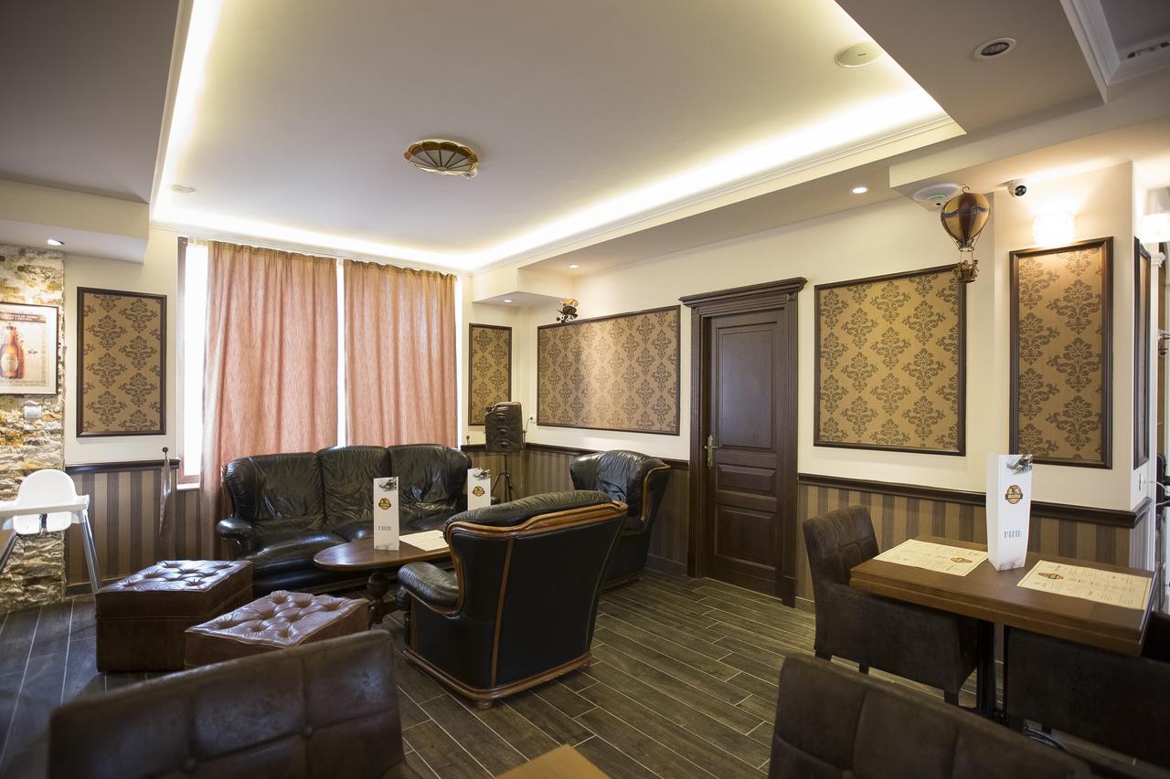 Hotel Aviator Boutique Otopeni Kültér fotó